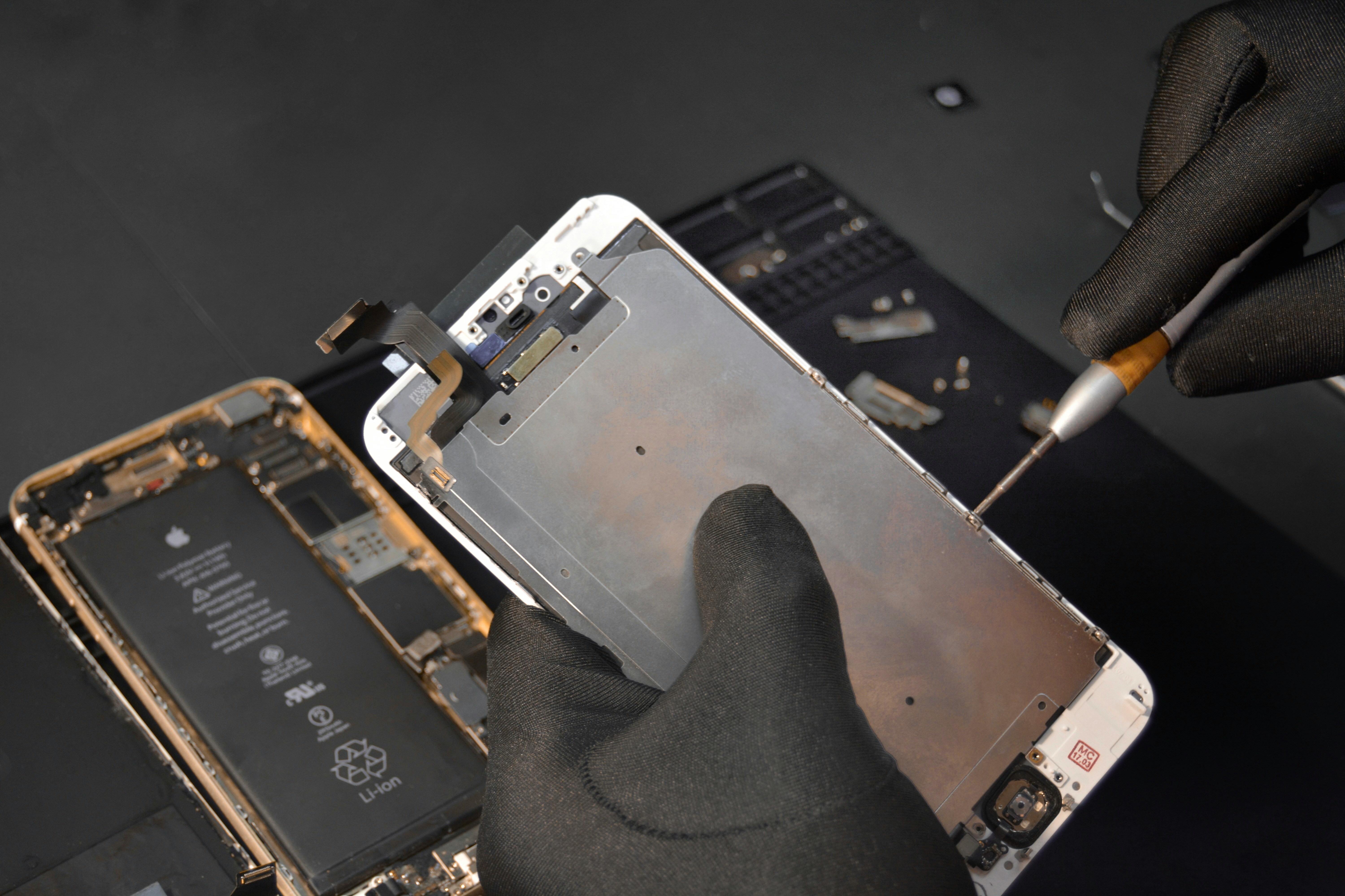 Cambio de pantalla express: iPhone 15 en 45 minutos
